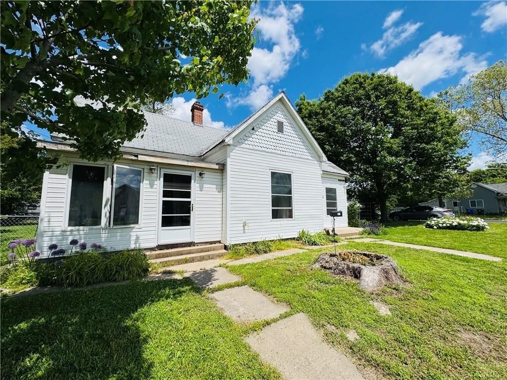 321 E Walnut Street — photo 9