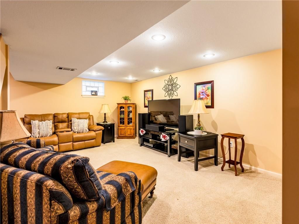 714 SW Montgomery Avenue — photo 23
