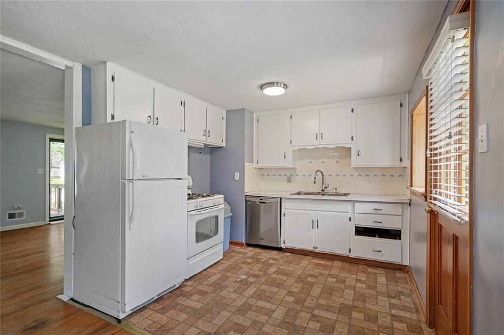 9025 W 82nd Terrace — photo 18