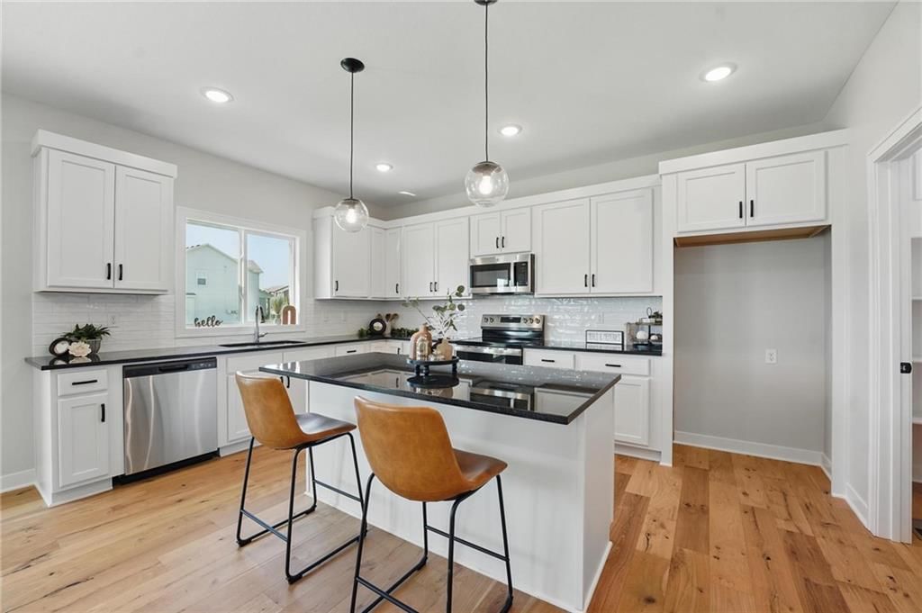 Photo 6 of 56 - 1809 SW Hightown Drive
