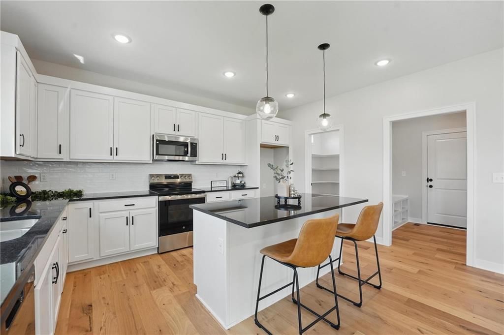 Photo 8 of 56 - 1809 SW Hightown Drive