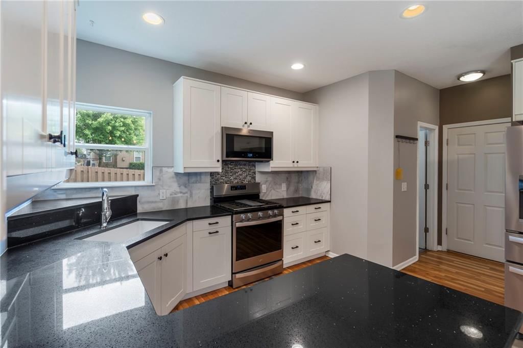 4607 N 121st Terrace — photo 9
