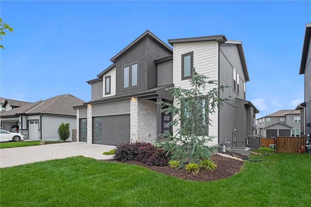 15932 W 171st Terrace — photo 3