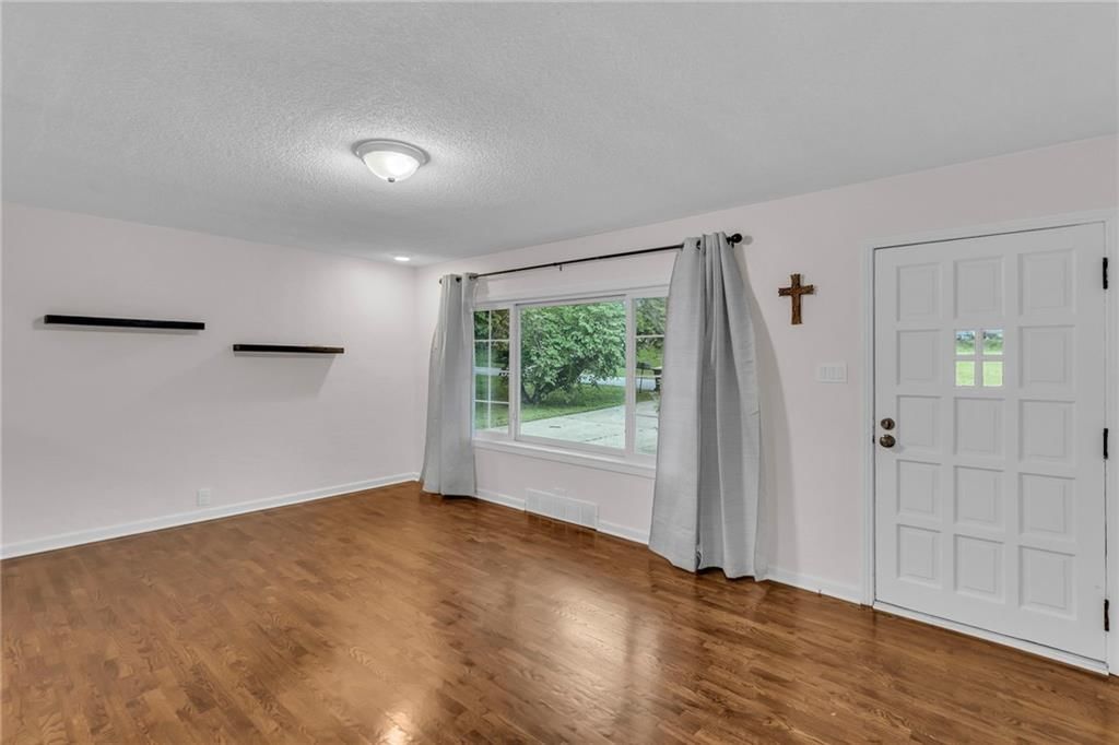 5406 N CENTRAL Street — photo 2