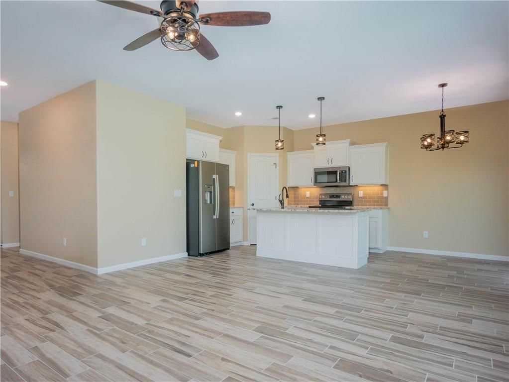 1310 NE Sequoia Court — photo 3