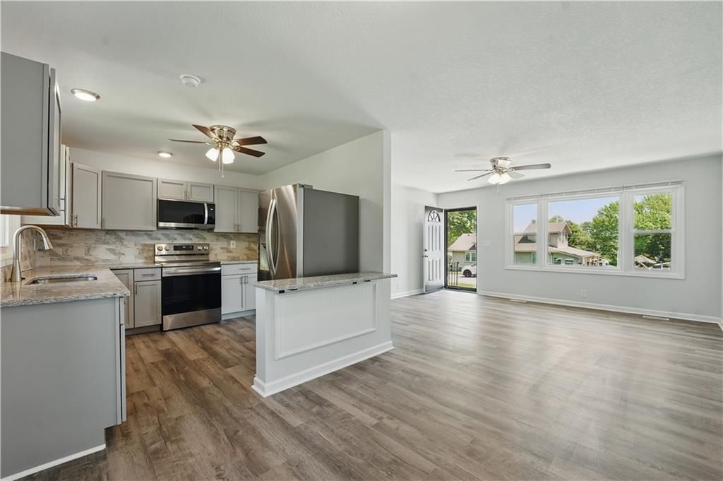 3904 S Main Street — photo 3