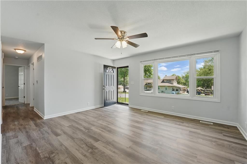 3904 S Main Street — photo 4