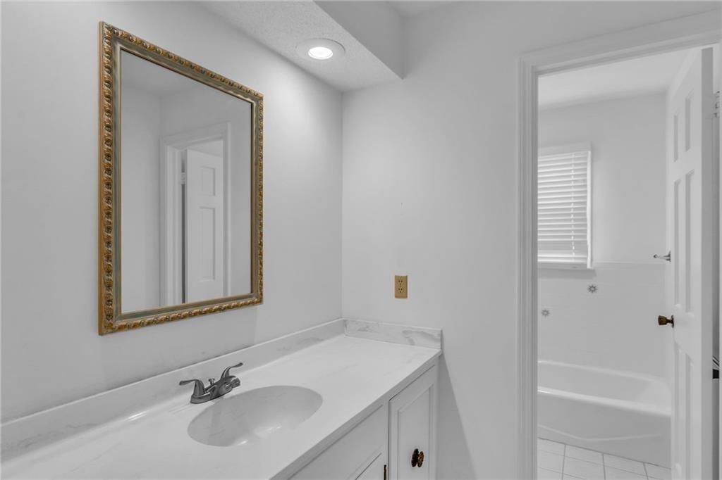 28210 Hedge Lane — photo 34