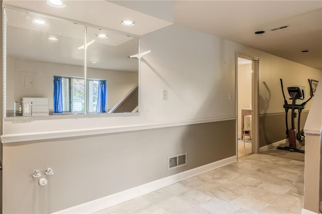 2924 Oakland Avenue — photo 31