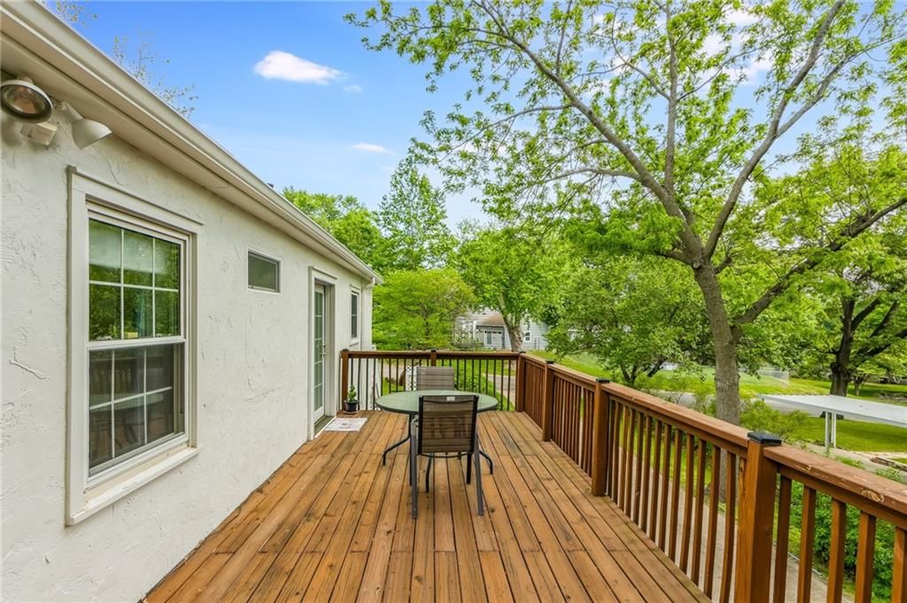 2924 Oakland Avenue — photo 9