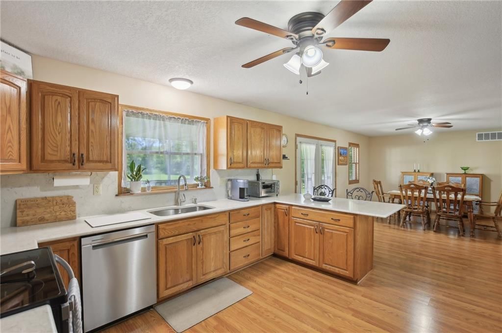230 N Olive Street — photo 12