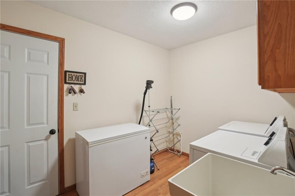 230 N Olive Street — photo 15
