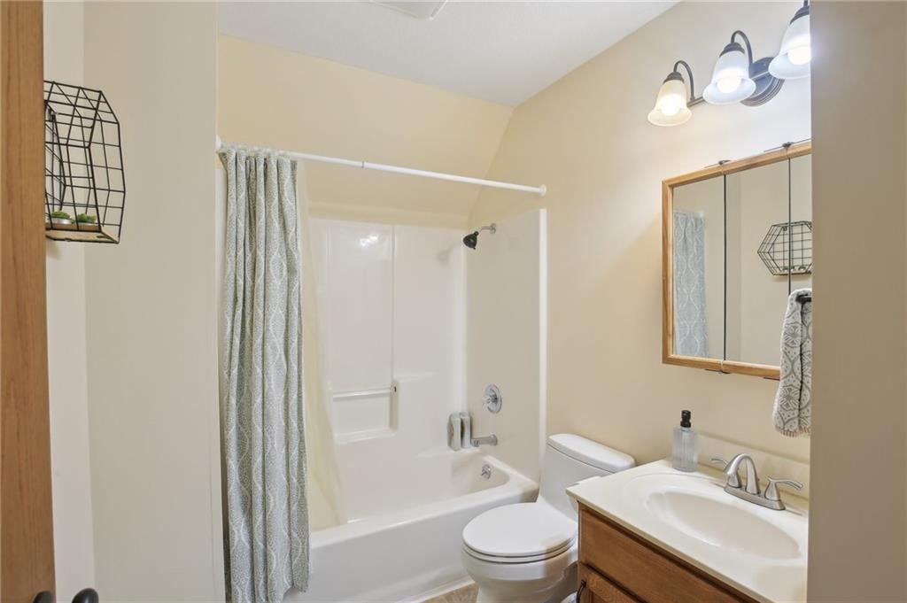 230 N Olive Street — photo 28