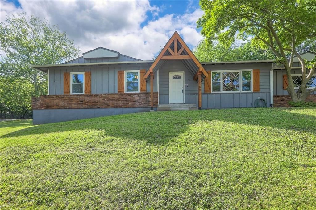 160 Dockside Circle, Lake Tapawingo, MO