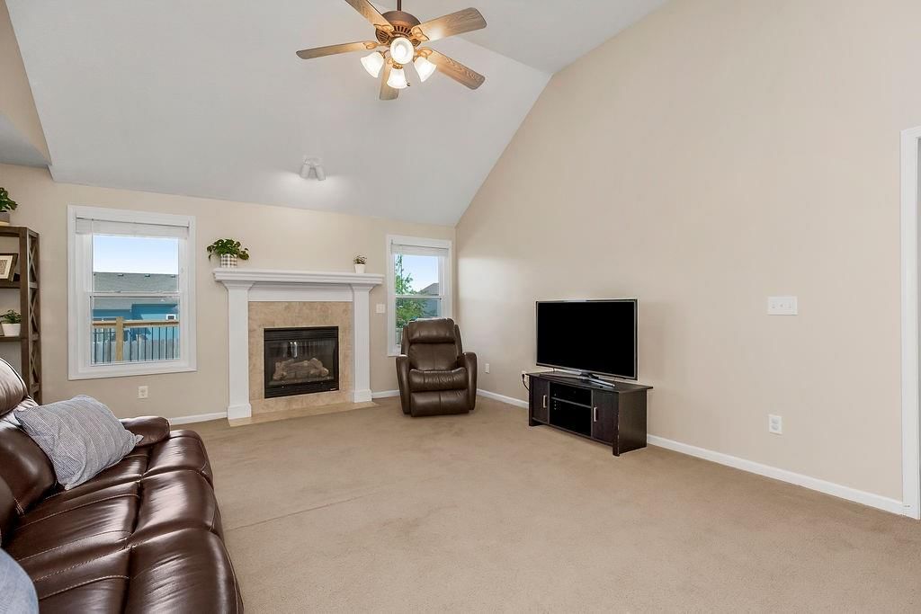 9204 N HOLLY Street — photo 5