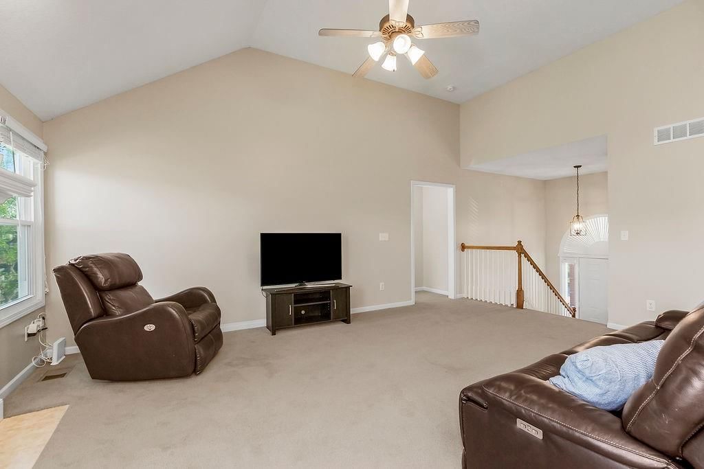 9204 N HOLLY Street — photo 6