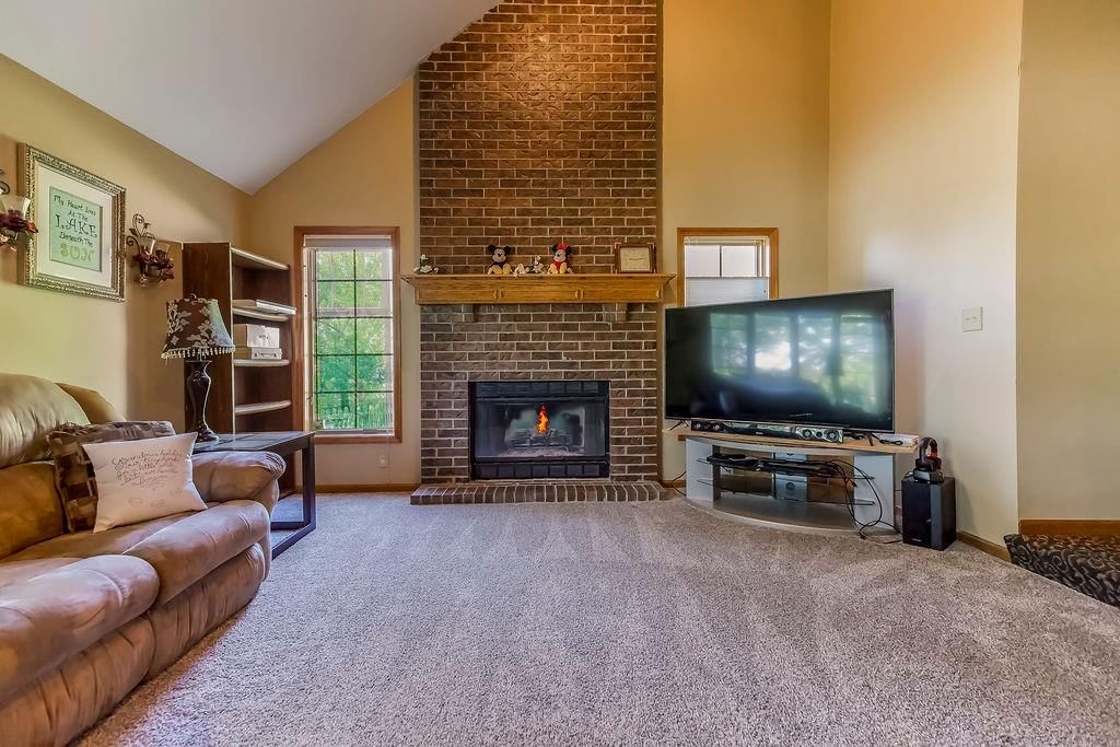 717 NW Silver Ridge Drive — photo 3