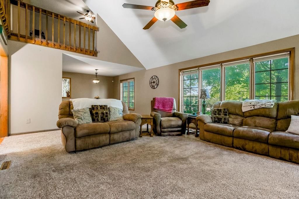 717 NW Silver Ridge Drive — photo 4