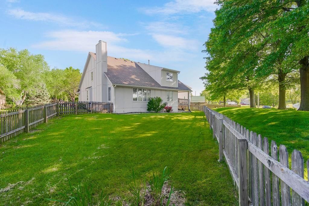 717 NW Silver Ridge Drive — photo 34