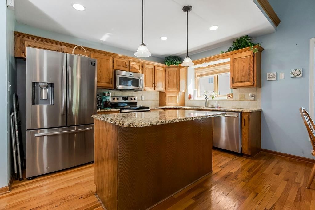 717 NW Silver Ridge Drive — photo 7