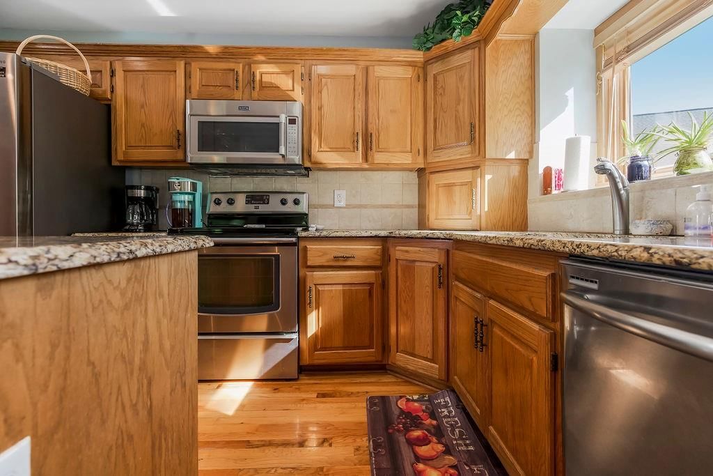 717 NW Silver Ridge Drive — photo 8