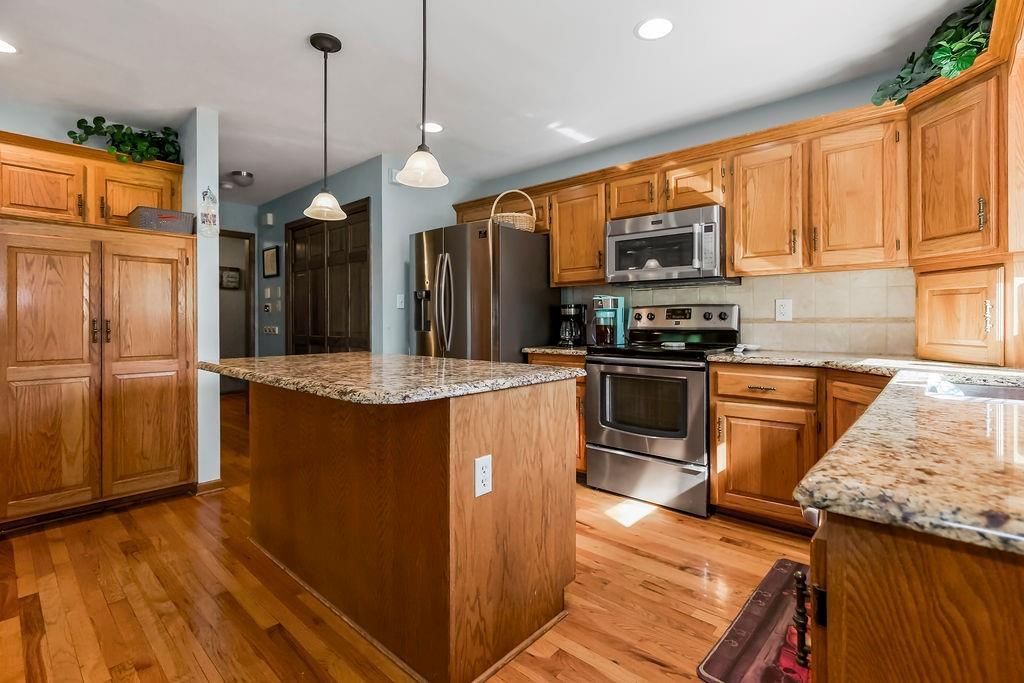 717 NW Silver Ridge Drive — photo 10