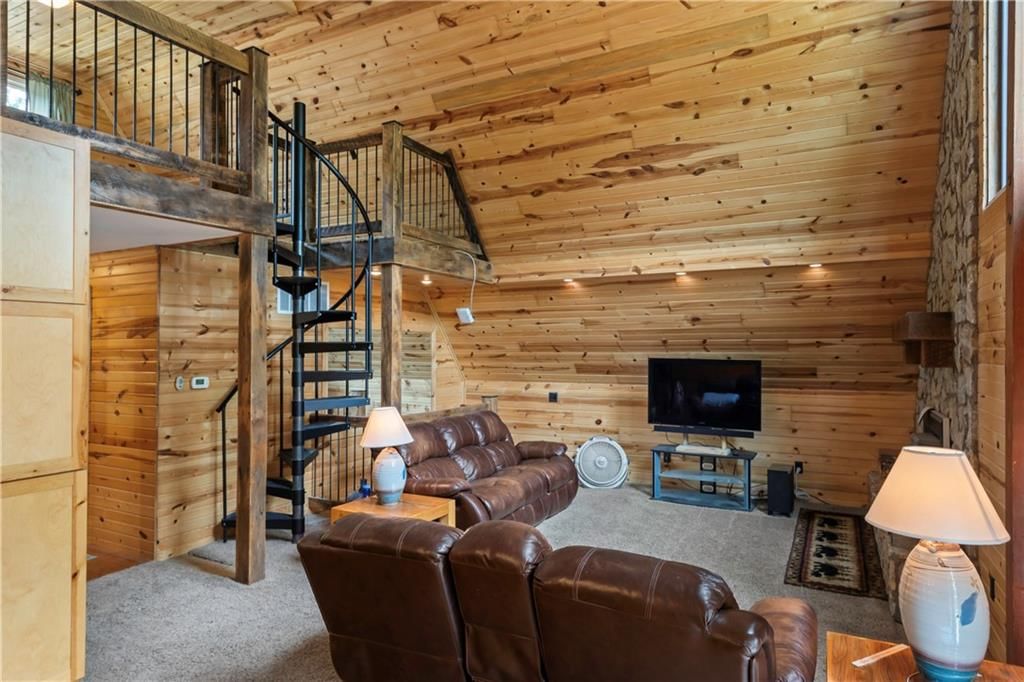 429 SE Lakeside Drive — photo 3