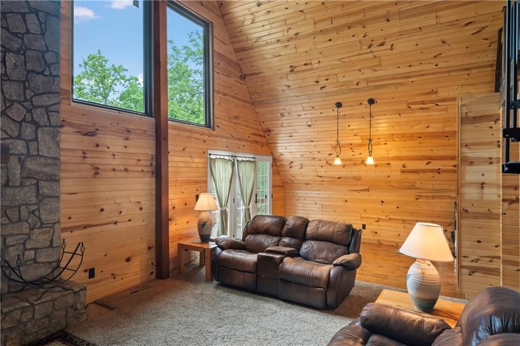 429 SE Lakeside Drive — photo 7