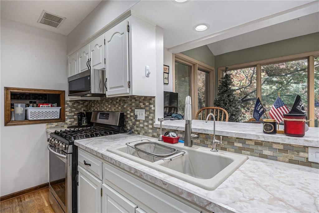 16213 W 145 Terrace — photo 8