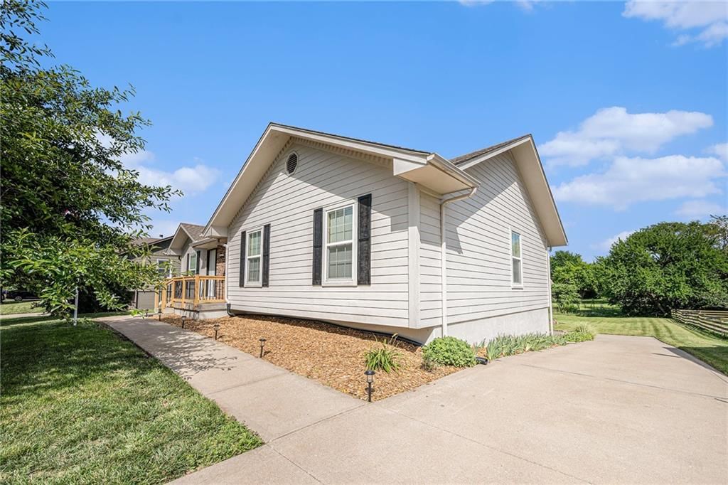 811 S Park Drive — photo 3