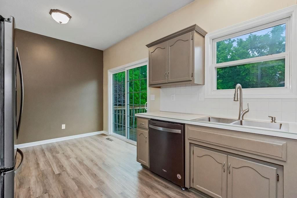 6130 N Coventry Avenue — photo 11