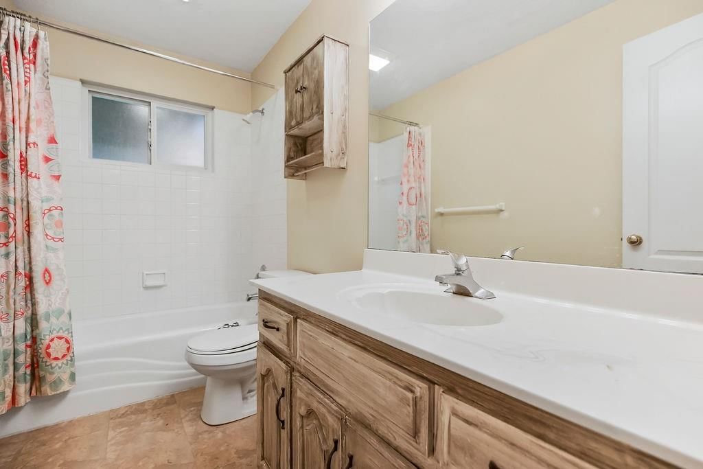 6130 N Coventry Avenue — photo 18