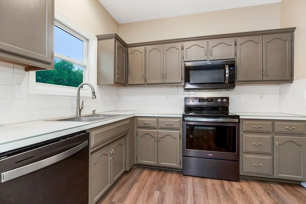 6130 N Coventry Avenue — photo 10
