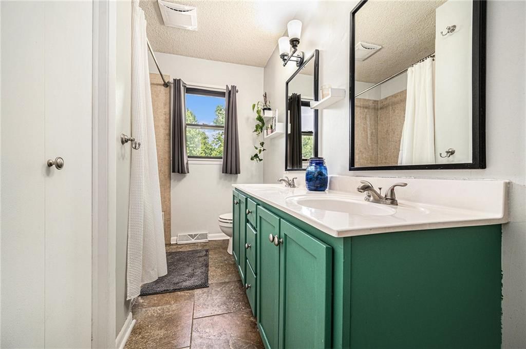 408 Clinton Drive — photo 16