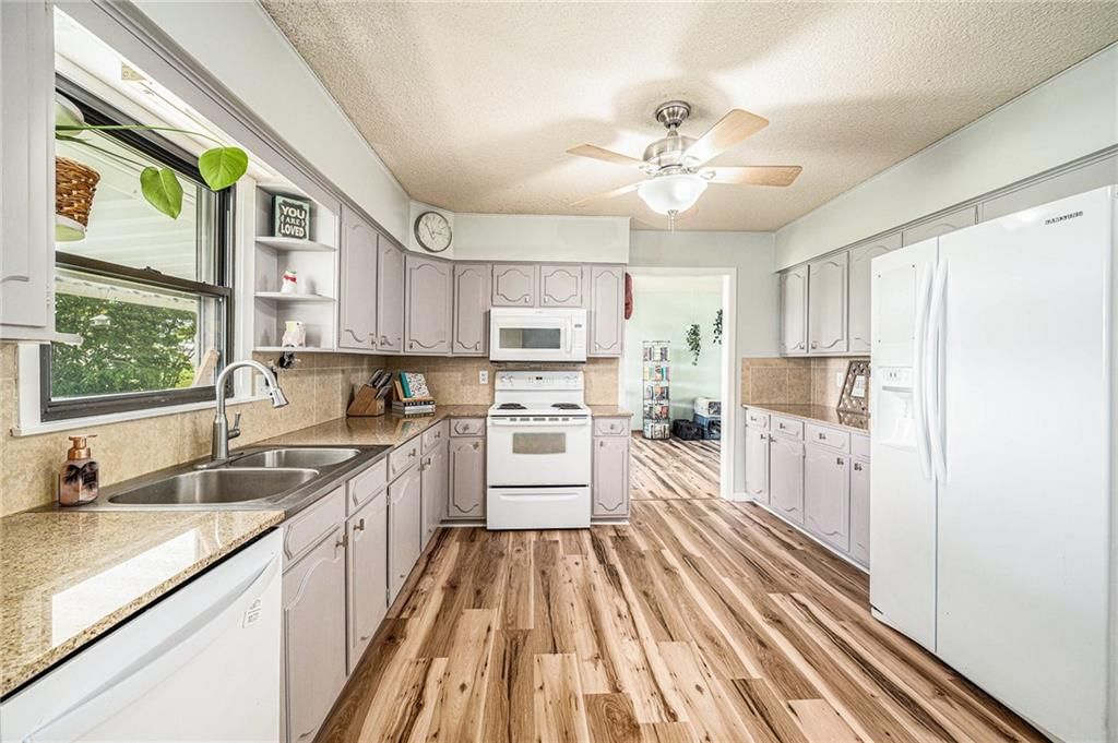 408 Clinton Drive — photo 9