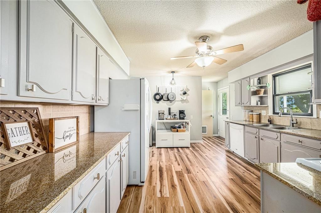 408 Clinton Drive — photo 10