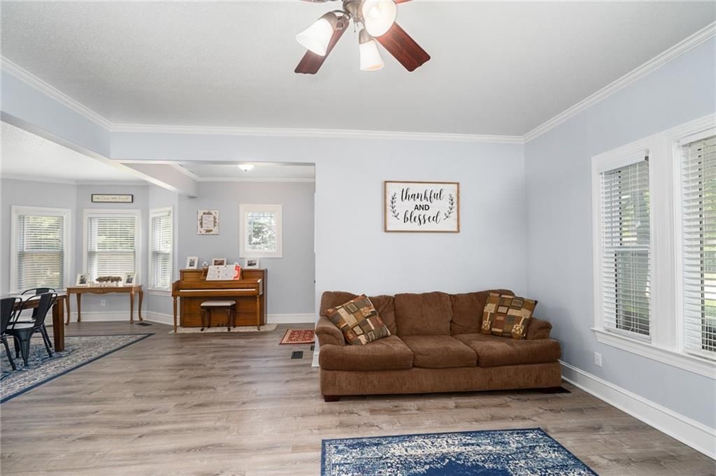 308 S Kansas Street — photo 8