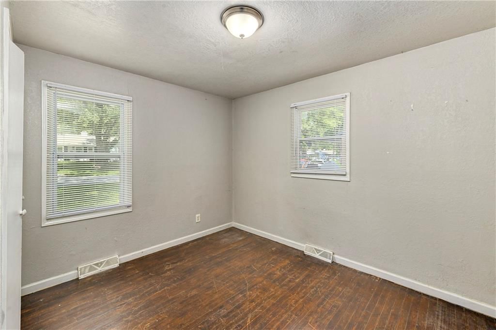11211 Herrick Avenue — photo 13