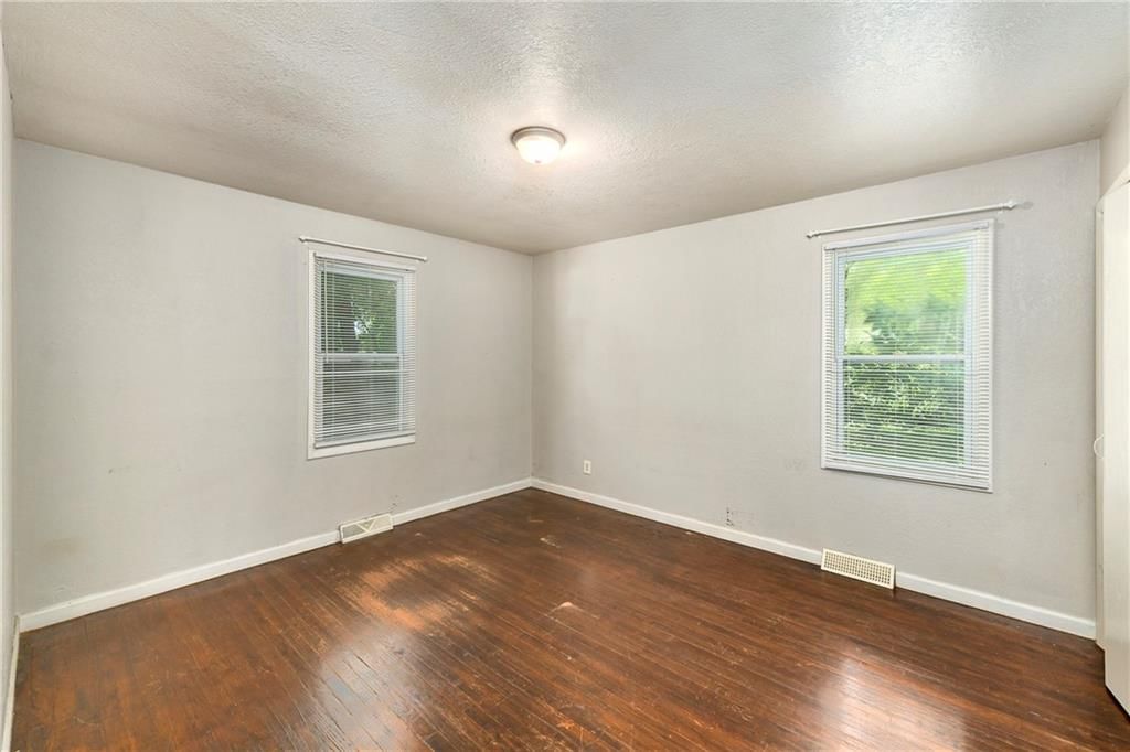 11211 Herrick Avenue — photo 15