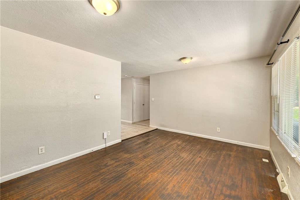 11211 Herrick Avenue — photo 5