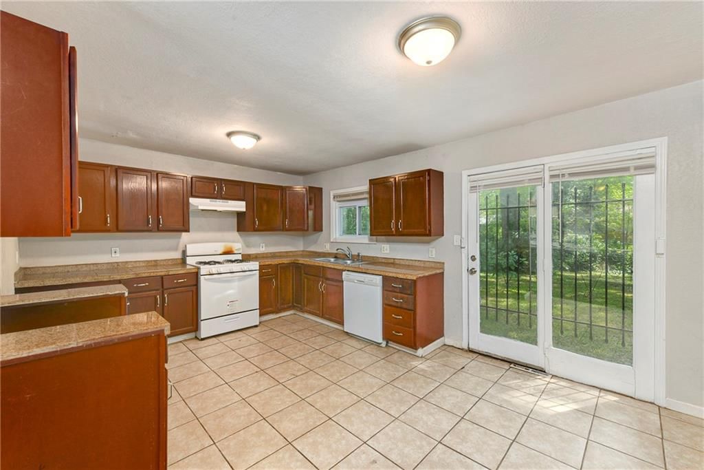 11211 Herrick Avenue — photo 6