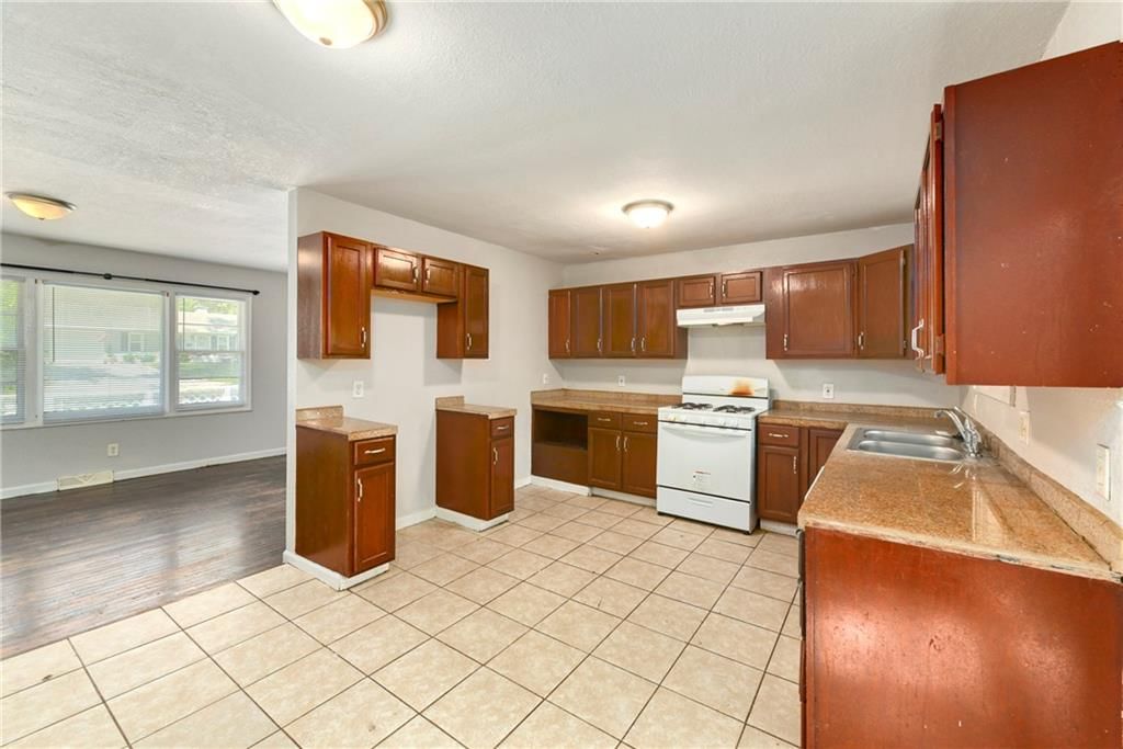 11211 Herrick Avenue — photo 8
