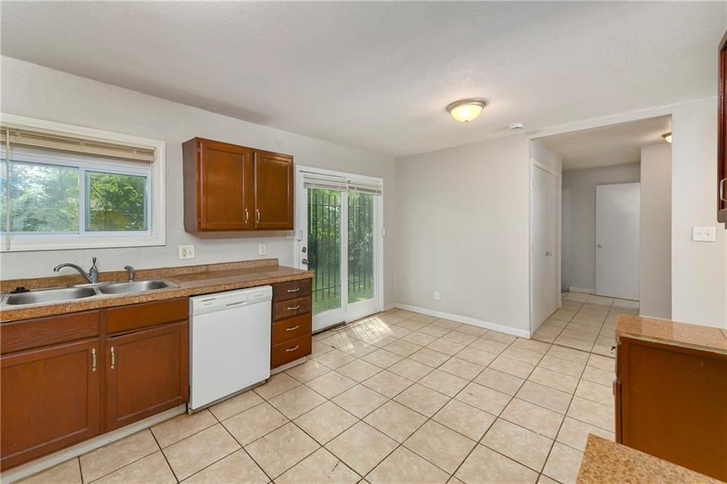 11211 Herrick Avenue — photo 9