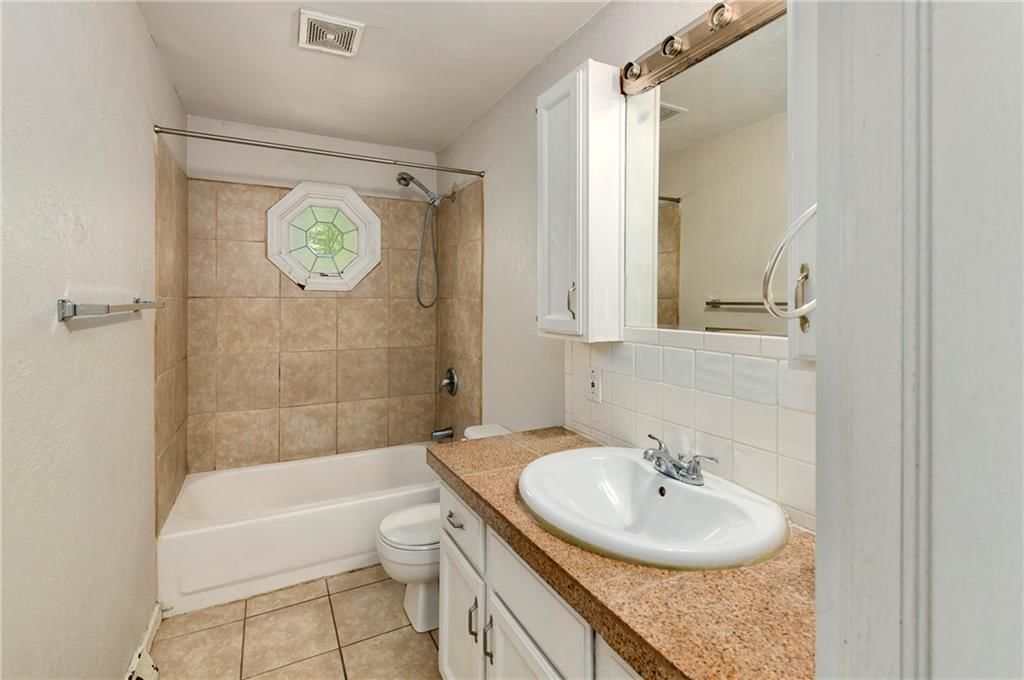 11211 Herrick Avenue — photo 10