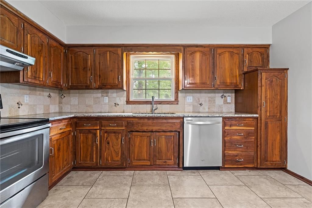 1010 W 27th Street — photo 11