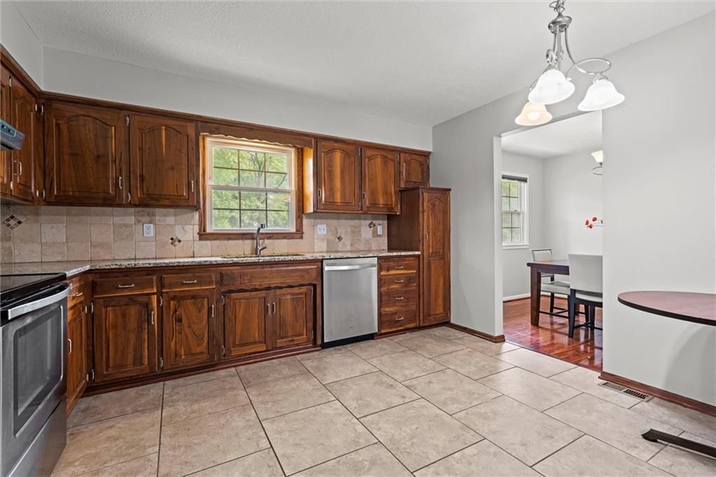 1010 W 27th Street — photo 12