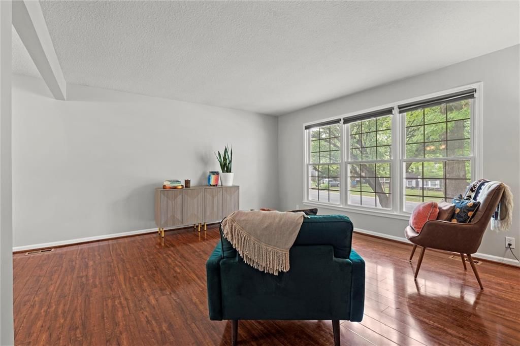 1010 W 27th Street — photo 5