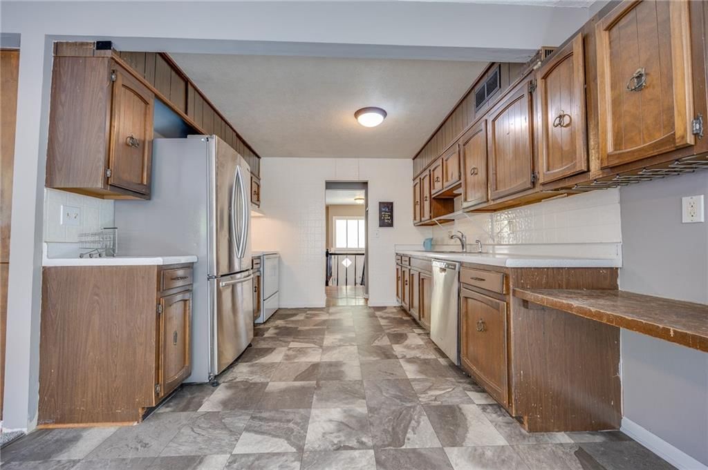 915 Lawrence Avenue — photo 11