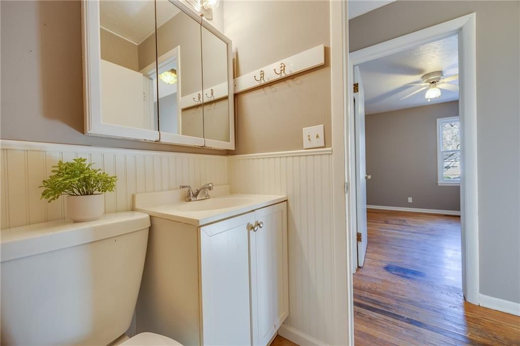 915 Lawrence Avenue — photo 15