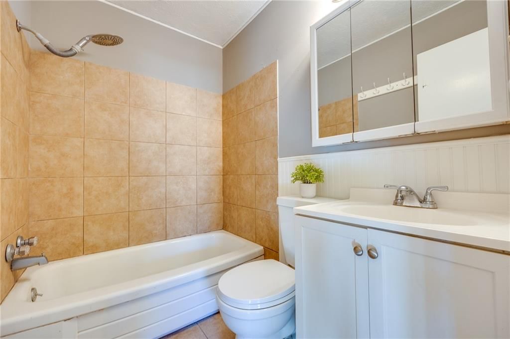 915 Lawrence Avenue — photo 16